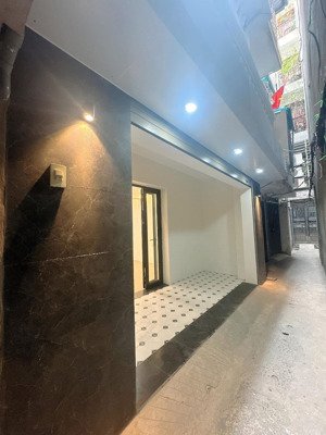 chính chủ bán nhà đê la thành - quận ba đình - nhà đẹp ngõ thông giá cực hiếm 72m2 mt 5m nhỉnh 7tỷ
