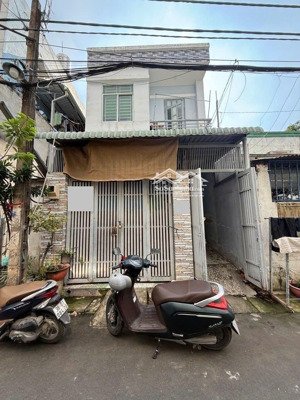 chủ gấp bán giảm 4 tỷ còn 8.6 tỷ. nhà 2 tầng 120m mặt tiền chợ tam hà thủ đức