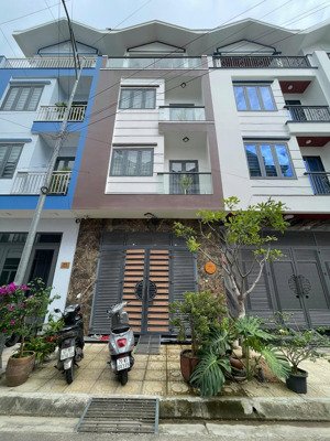 bán nhà mới kđt acc vĩnh hòa cách biển chỉ 200m - cho thuê 15-20 trịu/tháng- nội thất cao cấp