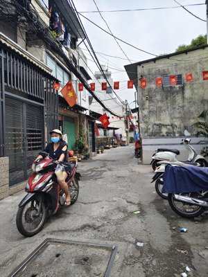 bán nhà quận 8 , âu dương lân, hẻm xe hơi - dt : 34m2, 2,2m x 11,8m nở hậu 2,9m giá chỉ 4x650