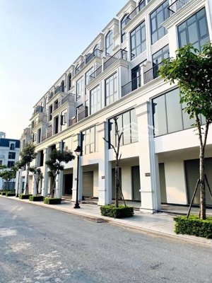 bán liền kề hướng đông nam khu anh quốc dự án hinode royal park. dt 100m2 giá 17,3 tỷ. 