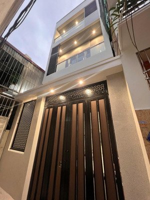 bán nhà trần nguyên hãn, sân cổng riêng , s sử dụng lý tưởng giá 4 tỷ 500 tr