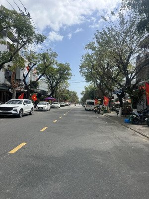 bán nhà 2 tầng đường khúc hạo . sơn trà , gần đương hồ sĩ tân . vị trí kinh doanh sầm uất