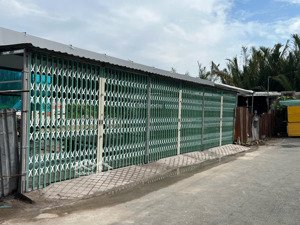 cho thuê đề xe ô tô giá 1 triệu, nhà trọ 2triệu
cạnh bên có trạm sạc , nơi cho thuê bãi là nhà vườn