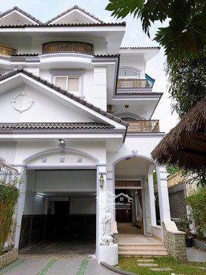 bán biệt thự 8*30m, gần global, 267m2 sàn, giá 26 tỷ, sổ hồng đầy đủ, lh 0932 004