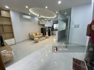 căn hộ 2pn 1wc (70m2), sẵn nội thất ở vạn phúc, có thang máy, hầm xe, giờ giấc tự do. giá 10tr (tl)