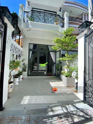 bán nhà 3 tầng mặt tiền trịnh phong tân lập, nha trang