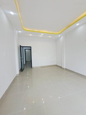 nhà hẽm 8m hương lộ 2, đúc 2 tầng chỉ 5,35 tỷ