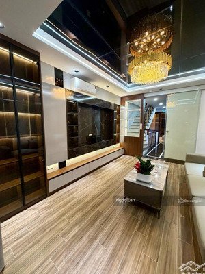 gần tết bán nhanh 50m x 5 tầng đẹp đường láng cạnh nguyễn chí thanh ô tô đỗ gần
sổ đỏ đống đa full