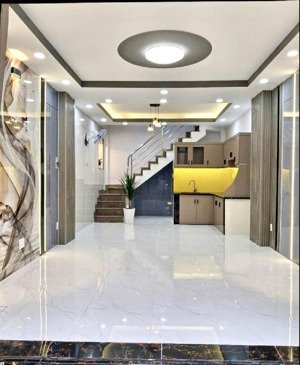 nhà 3tầng 4pn mới đẹp,gần tân kỳ tân quý, dt 32m2, shr