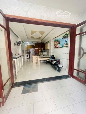 bán nhà hxh đề thám, p.cầu ông lãnh, q.1 dt: 4 x 18m, cn 61m kết cấu: 3 tầng hđ thuê sẵn: 30 tr