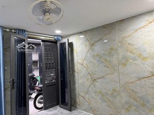 ngay trung tâm bình thạnh - ngã tư hàng xanh - 18m - 2 tầng - sổ riêng - hoàn công đầy đủ