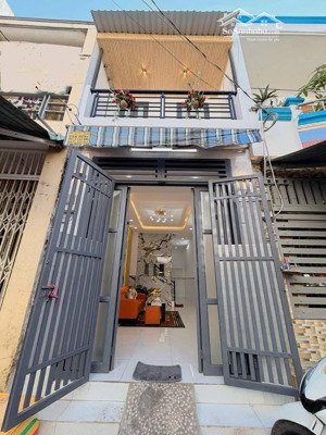 nhà đẹp 3,01x10m 1lầu đúc (2pn 2wc) hẻm 4m. chiến lược giáp tân hoà đông. bình tân