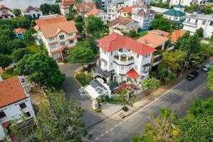 bán biệt thự nguyễn văn hưởng - góc 3 mặt tiền dt: 20m x 26,5m - hồ bơi sân vườn - 530m2