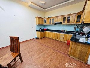 bán biệt thự nhỏ lạc long quân 93m² 5 tầng mặt tiền 7.1m ô tô vào nhà giá phù hợp ở hoặc cho thuê