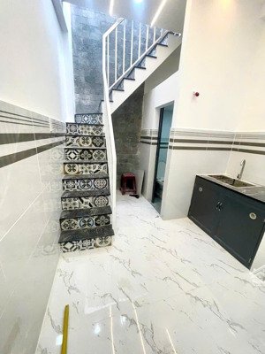 nhà nhỏ phân khúc 1 tỷ hơn bùi tư toàn, giáp aeon tên lửa, cách 2 căn nhà là đường xe tải