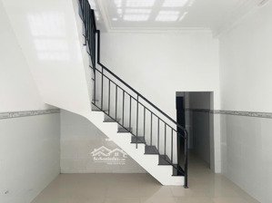 bán nhà 2 tầng gần đường quốc lộ 13 48m2 ngang 4m đối diện vạn phúc chỉ 4,3 tỷ
