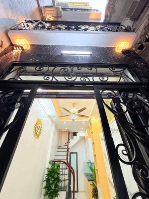 vừa tiền, nhà mới chỉ 5 tỷ có nhà 4 tầng phố bạch mai, về ở luôn.