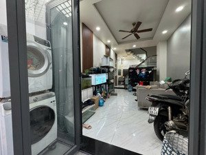 bán nhà 2 mặt hẻm 4m ô tô đỗ cổng dt 4x18.3 nhà 3 tầng