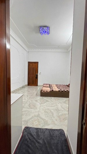 chính chủ cho thuê phòng thông thoáng lầu 1 giá 3tr4