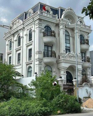 biệt thự giảm 5 tỷ, 11 đặng như mai q2, 15m x 20m = 300m². giá thương lượng, thuê 150 tr