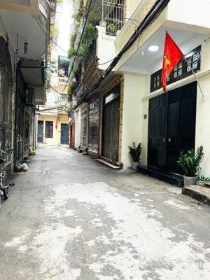 cho thuê nr bàn cờ, 28 triệu, 24m2, 3pn, 2wc, 4 tầng, hướng tây