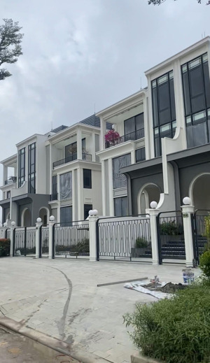 bán ngoại giao bt ngay công viên 65ha ciputra giá 380tr/m2 đóng tiến độ, htls 0%