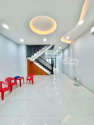 hẻm xe hơi ngay aeon mall q.8 - 60m2 - không sửa ở ngay - nhỉnh 6 tỷ