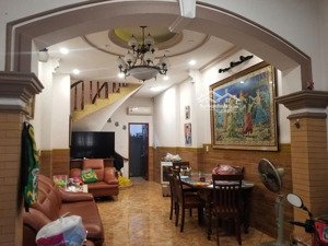 bán nhà trung tâm quận 3 nguyễn thiện thuật chính chủ - hẻm nhựa 8m thông tứ tung - xe hơi