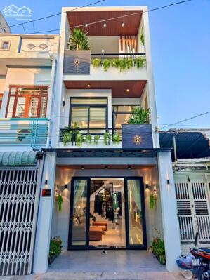 Nhà 1 trệt 2 lầu - 2 mặt tiền trước sau - Gần trường đại học Kỹ Thuật