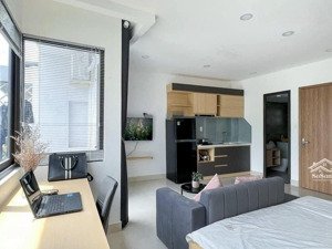 cho thuê chdv 40m2 full nội thất ban công ở đường nguyễn văn trỗi q. phú nhuận