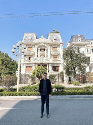 em tuấn anh bán biệt thự song lập 5 tầng hướng đông bắc giá chỉ hơn 100 triệu/m2.