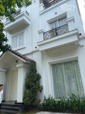 bán biệt thự đẹp tại vinhomes riverside hoa phượng view hồ. diện tích 181m2, nhà đẹp ở ngay cc bán