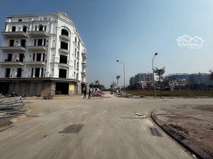 bán căn xẻ khe hiếm đất đấu giá bạch đa cạnh chung cư, diện tích 105m2, giá cực tốt 62 triệu/m2