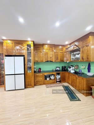 bán nhà dân giá siêu hời 9 tỷ,sát đường ô tô tránh, 35m2x5t, gần 5 trường đại học, ở+ cho thuê tốt