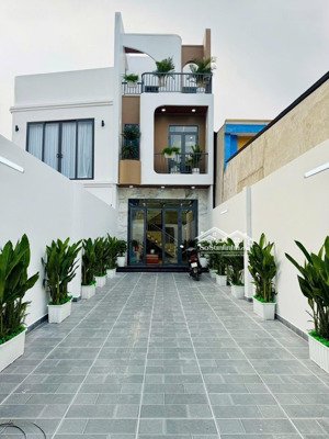 nhà mới xây 1 trệt 2 lầu đẹp lung linh 6.5 tỷ