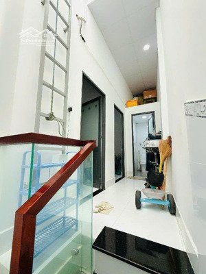 bán nhà , quận 8 dt : 34m2, 2,2m x 11,8m nở hậu 2,9m giá 4tỷ650