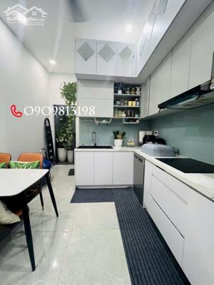 ️️️Bán Nhà Quận 1 Giá TL Giao Ngay SHR 3 Tầng Sát Mặt Tiền.️️️