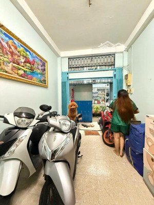 chợ minh phụng - quận 6 - cách 1 căn ra mặt tiền - 3 tầng btct - 2 pn - nhỉnh 4 tỷ.