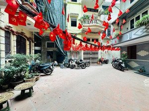 chính chủ gửi bán nhà phố bạch mai diện tích 40m2 5 tầng ở luôn giá tốt. nhà đẹp đón tết,