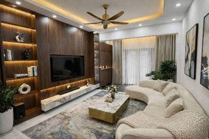 chính chủ bán nhà linh đàm giá 8 tỷ nhà đẹp full nội thất dt 35m , 5 tầng , mt 4,1m . ngõ rộng 3,5m