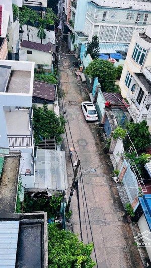 nhà 5 tầng góc 2 mặt tiền cmt8, quận 3 dt: 95m, ngang 5,3 nở hậu tài lộc