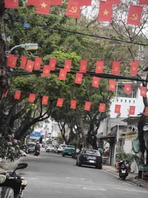 bán nhà 2 tầng mặt tiền đường lê văn huân cách đường điện biên phủ chỉ 100m, cách biển 200m