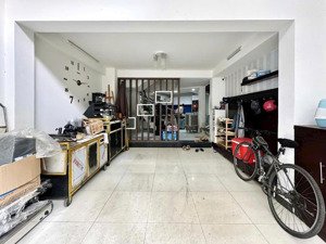 sân đậu xe hơi, 4 tầng, cn40m2, vuông vức, hđt 28tr/tháng, giá 8. x - hoàng hoa thám, p5, phú nhuận