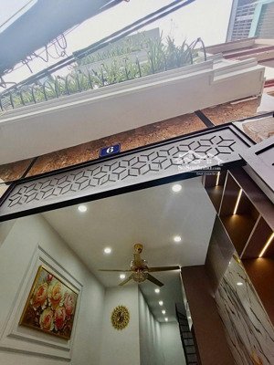 bán gấp căn nhà lô góc tại minh khai, 6,85 tỷ, 28m2, 3pn, 3wc, hướng đông nam