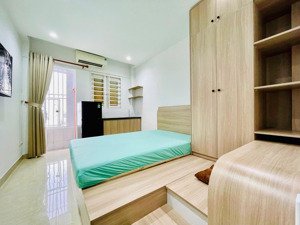 cho thuê phòng có nội thất mặt tiền đường thạch thị thanh q1, có thang máy, ban công