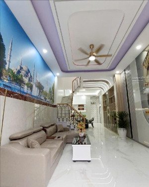 nhà mới dt đẹp 5x14m, 3 tầng, giáp tên lửa, nhỉnh 6 tỷ
