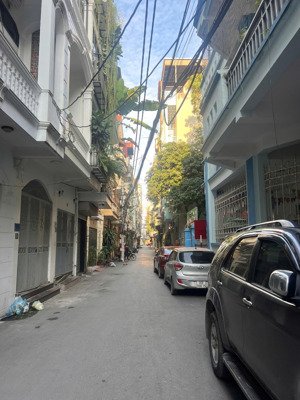 anh tôi cần bán giảm 800 triệu nhà 60m2, 5 tầng, mặt tiền 5m ô tô tránh văn quán hà đông