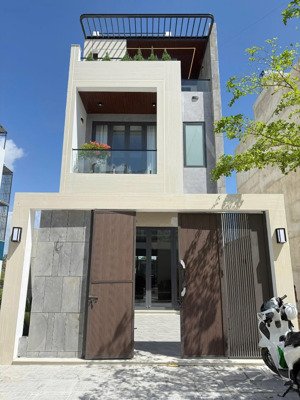 cần bán nhà mới 100% có thang máy nằm trong gói 3 kđt mỹ gia giá tốt