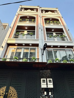 cực hiếm: nhà mới quang trung, gv - 5 tầng có thang máy - 5pn rộng - sân để xe - chỉ nhỉnh 8 tỷ!